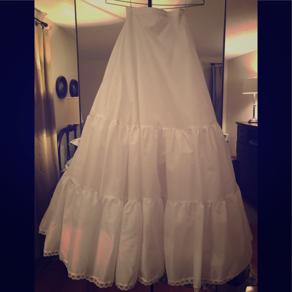 NWOT Crinoline Wedding Slip